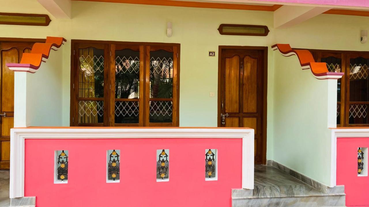 Packbag Comfort Bed & Breakfast Kovalam Ngoại thất bức ảnh