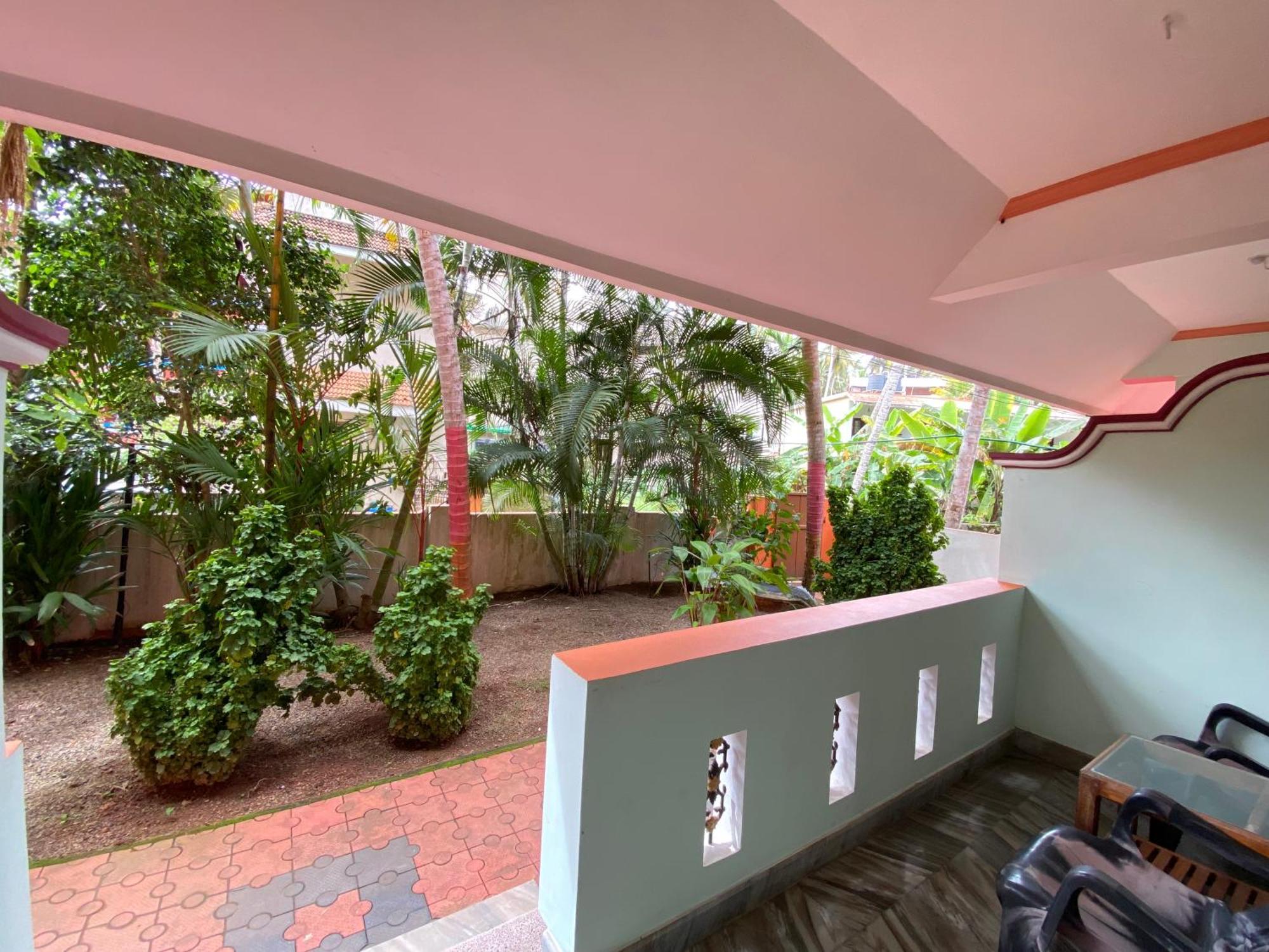 Packbag Comfort Bed & Breakfast Kovalam Ngoại thất bức ảnh