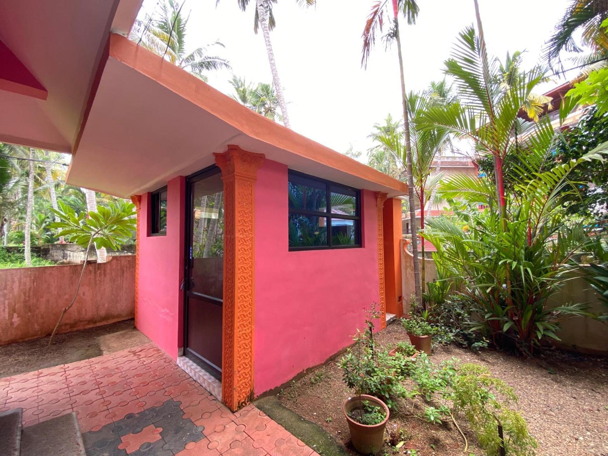 Packbag Comfort Bed & Breakfast Kovalam Ngoại thất bức ảnh