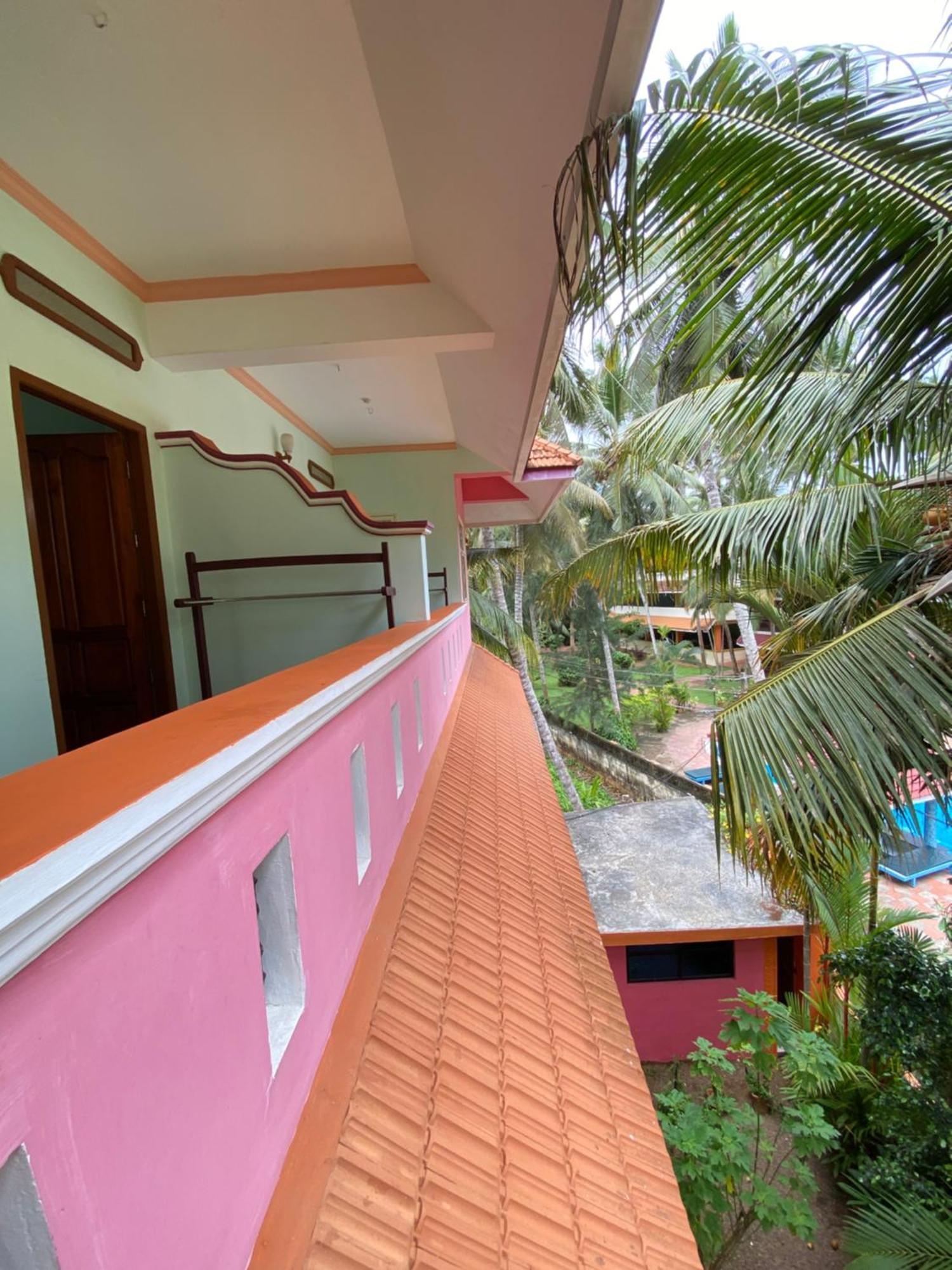 Packbag Comfort Bed & Breakfast Kovalam Ngoại thất bức ảnh