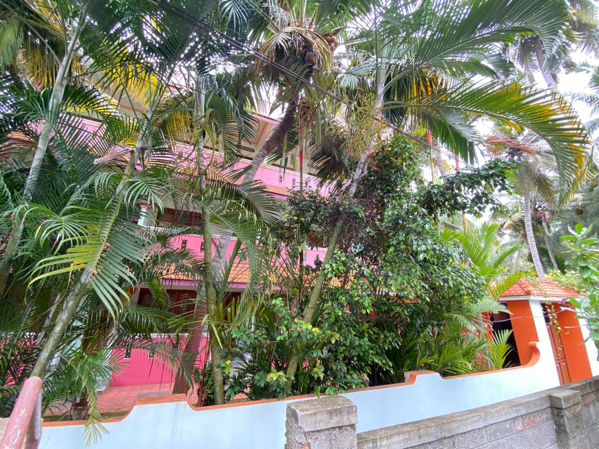 Packbag Comfort Bed & Breakfast Kovalam Ngoại thất bức ảnh