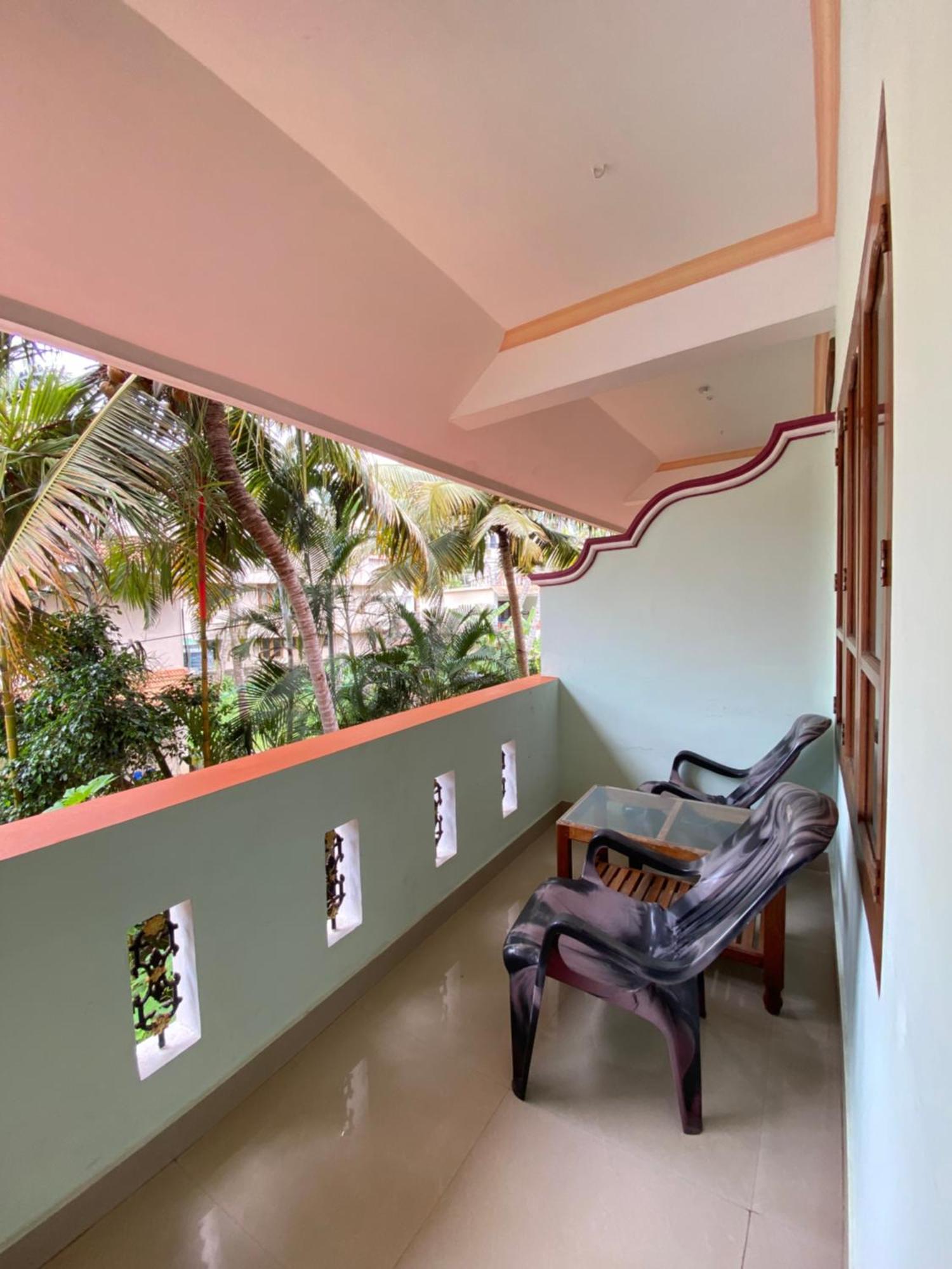 Packbag Comfort Bed & Breakfast Kovalam Ngoại thất bức ảnh