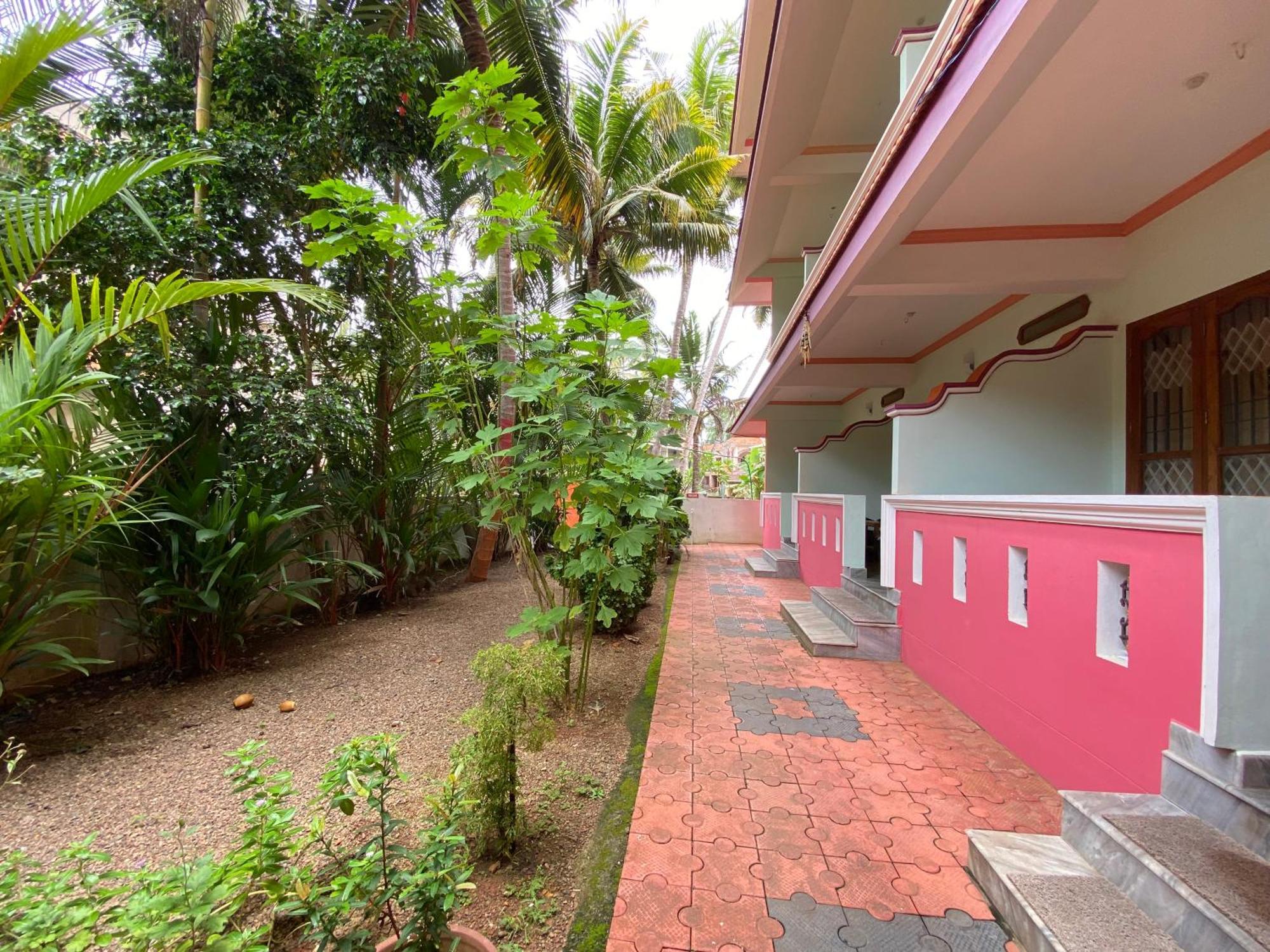 Packbag Comfort Bed & Breakfast Kovalam Ngoại thất bức ảnh