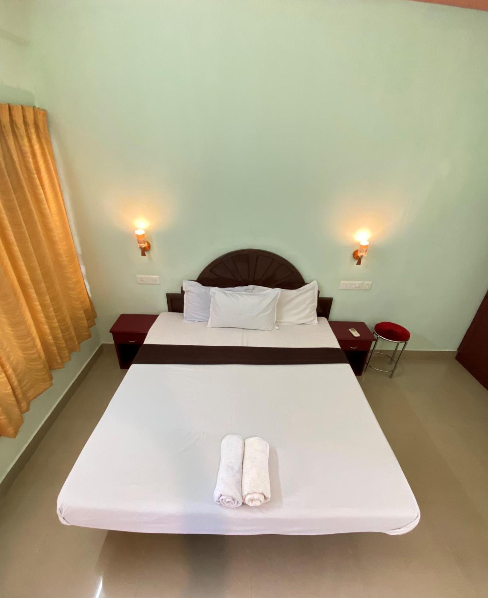 Packbag Comfort Bed & Breakfast Kovalam Ngoại thất bức ảnh