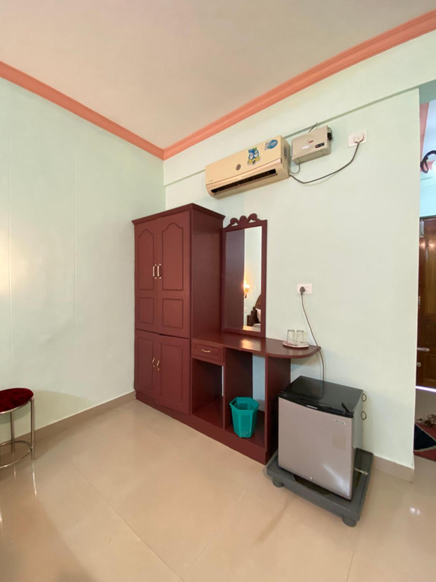 Packbag Comfort Bed & Breakfast Kovalam Ngoại thất bức ảnh