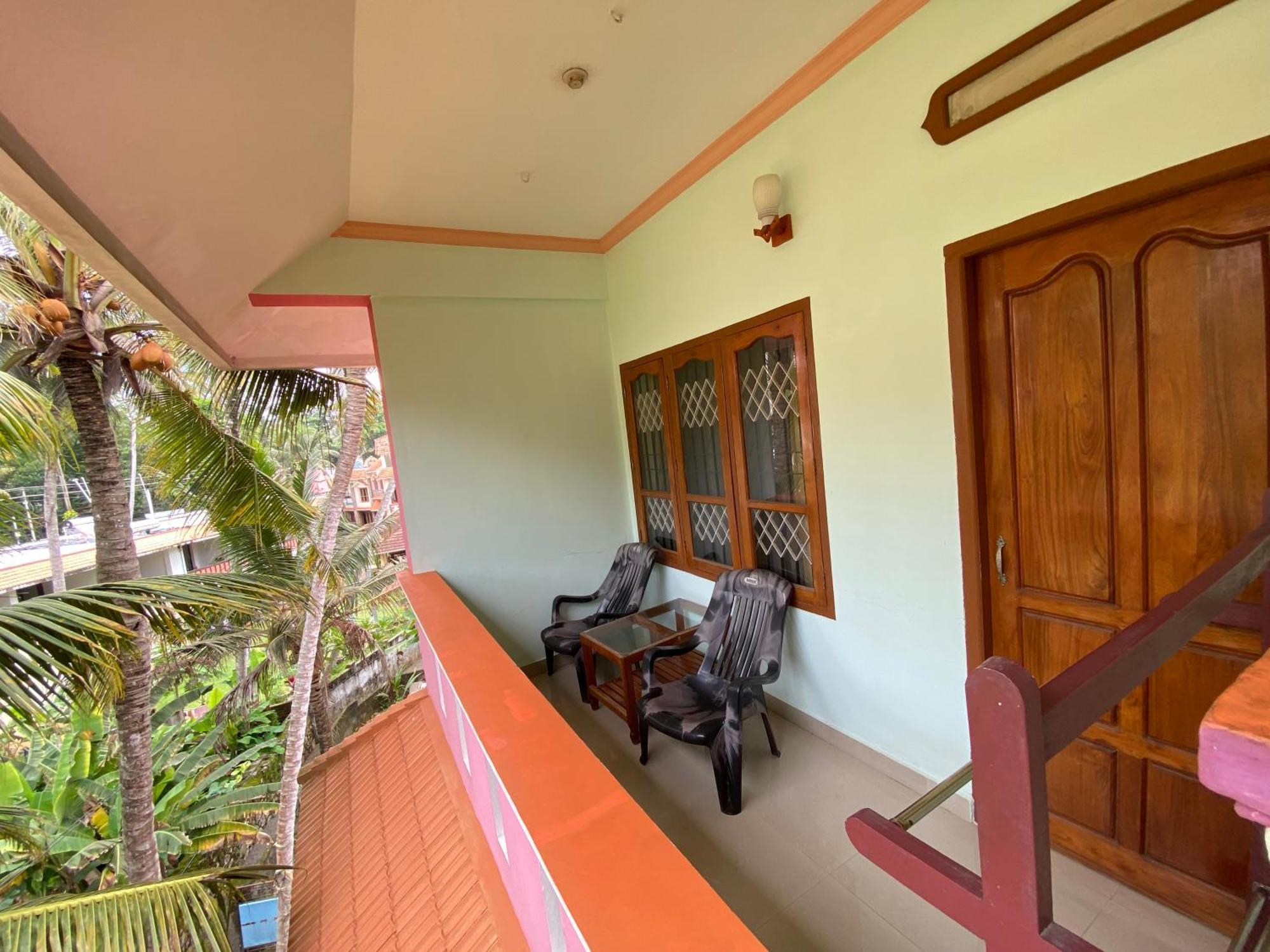 Packbag Comfort Bed & Breakfast Kovalam Ngoại thất bức ảnh
