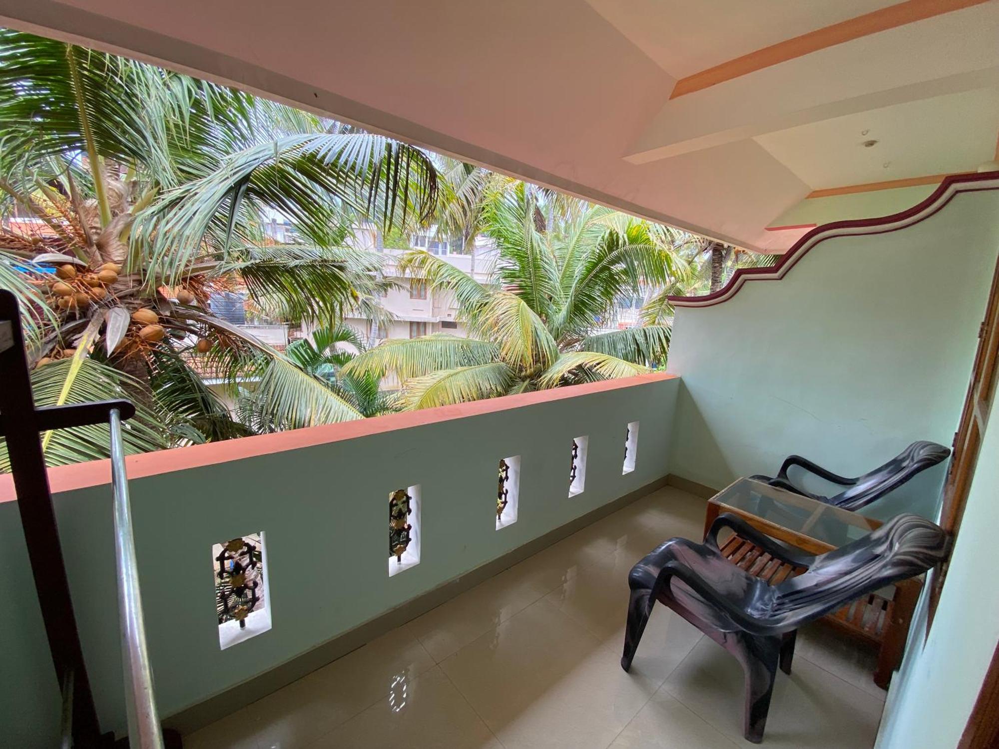 Packbag Comfort Bed & Breakfast Kovalam Ngoại thất bức ảnh
