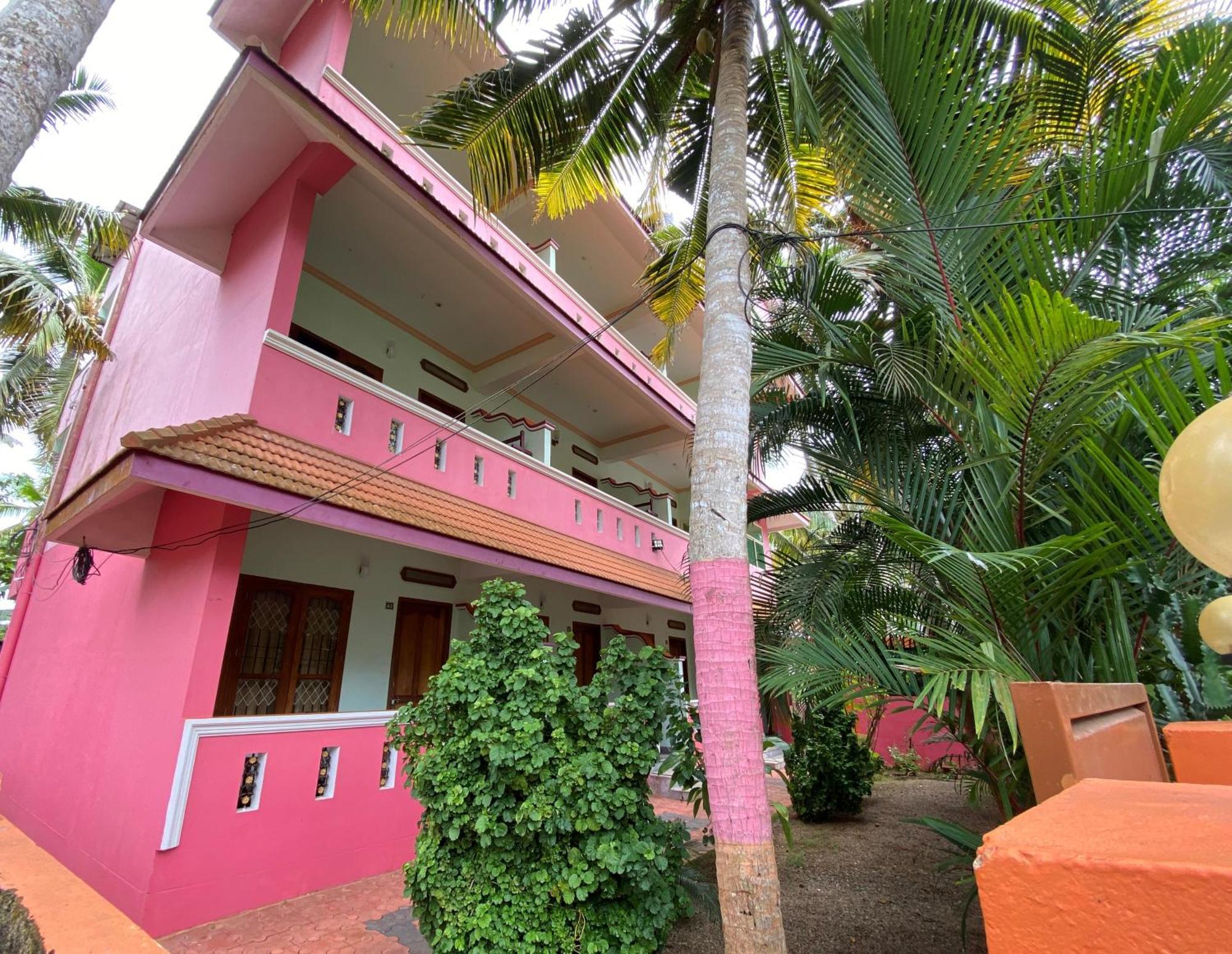Packbag Comfort Bed & Breakfast Kovalam Ngoại thất bức ảnh